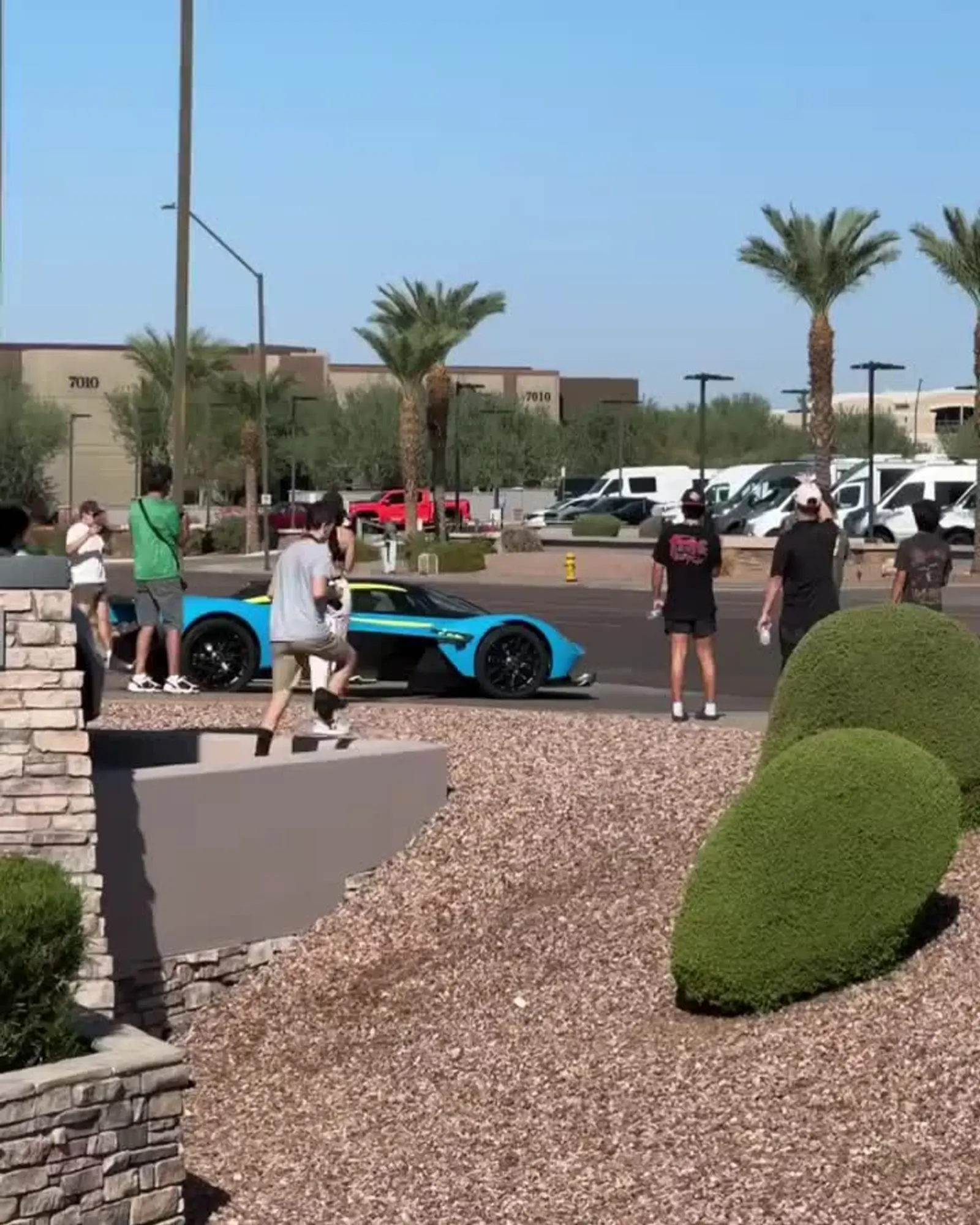 阿斯顿马丁逆转雷诺车队，汉密尔顿关键制胜