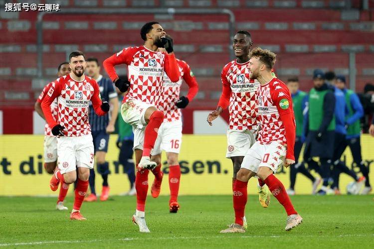 爱游戏大厅-狼队主场告捷，力争保级成功