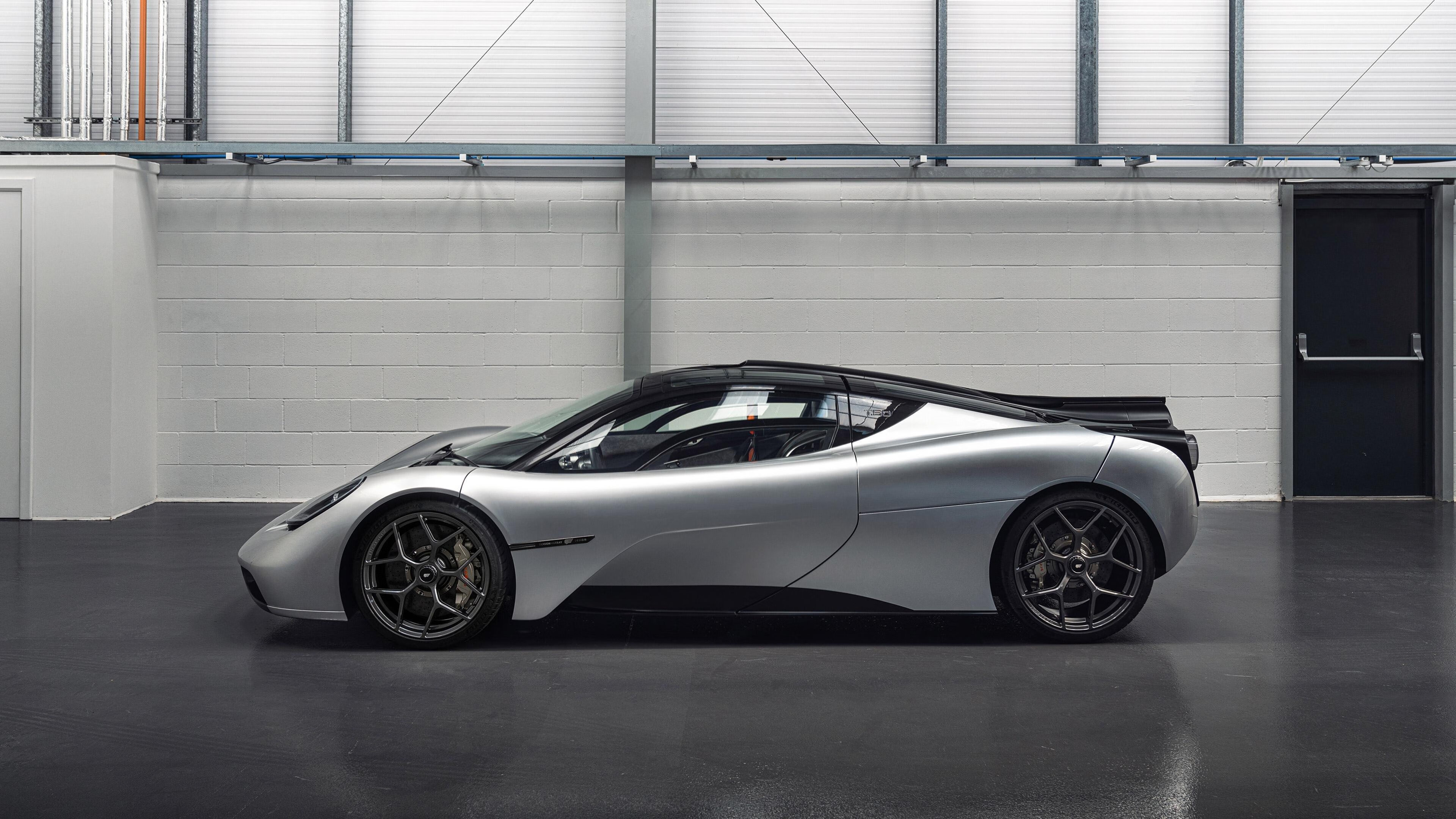 爱游戏娱乐-时空错位的压哨绝杀，当马克西出现在独行侠与活塞之战