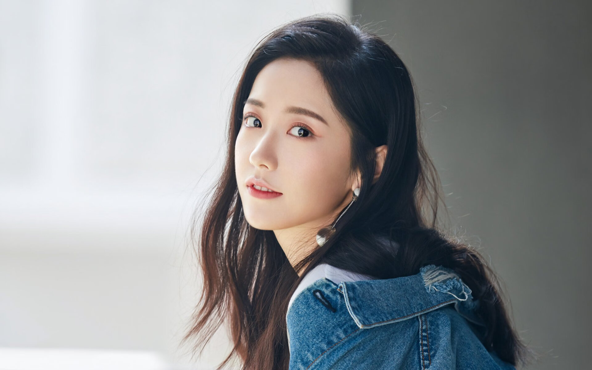 爱游戏官方-跨界奇迹，马刺狂胜鹈鹕之夜，锡安梦幻降临西甲国家德比